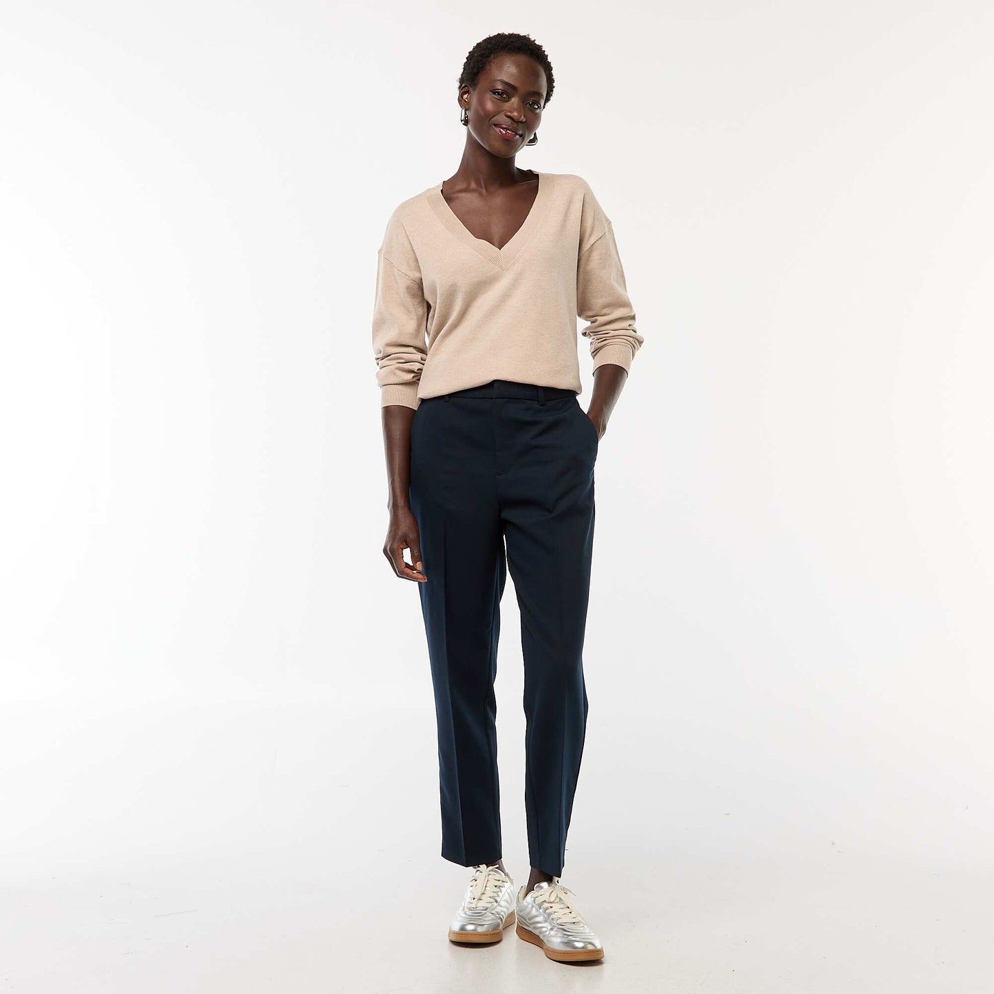 Fine Knit V-Neck Sweater BEIGE